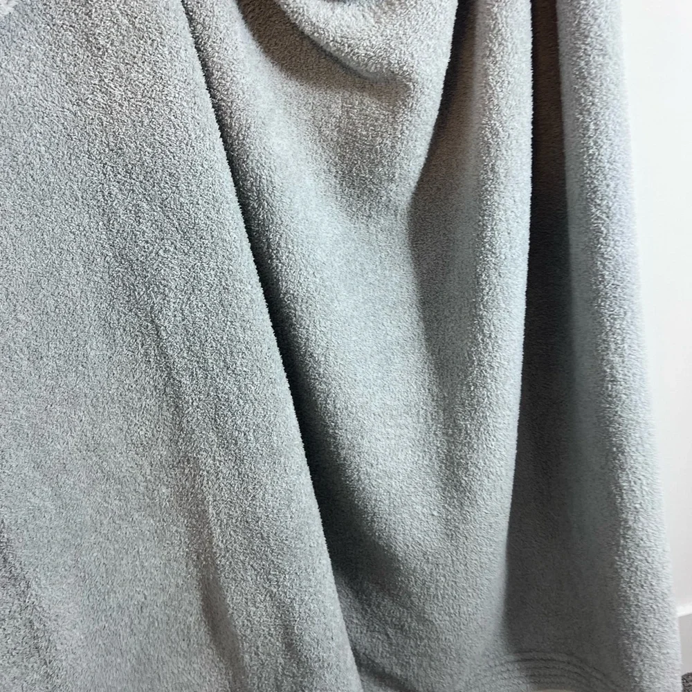 Barefoot dreams CozyChic throw blanket  Barefoot Dreams